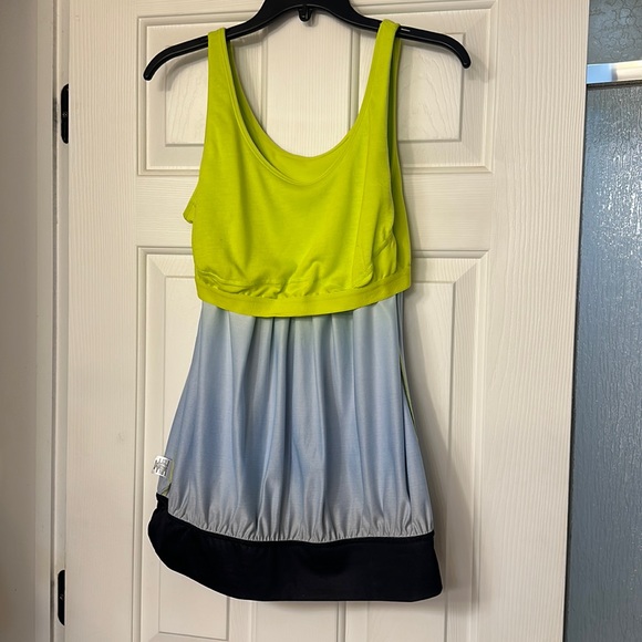 Womens workout tank top with built-in bra. Size large. - Picture 4 of 4